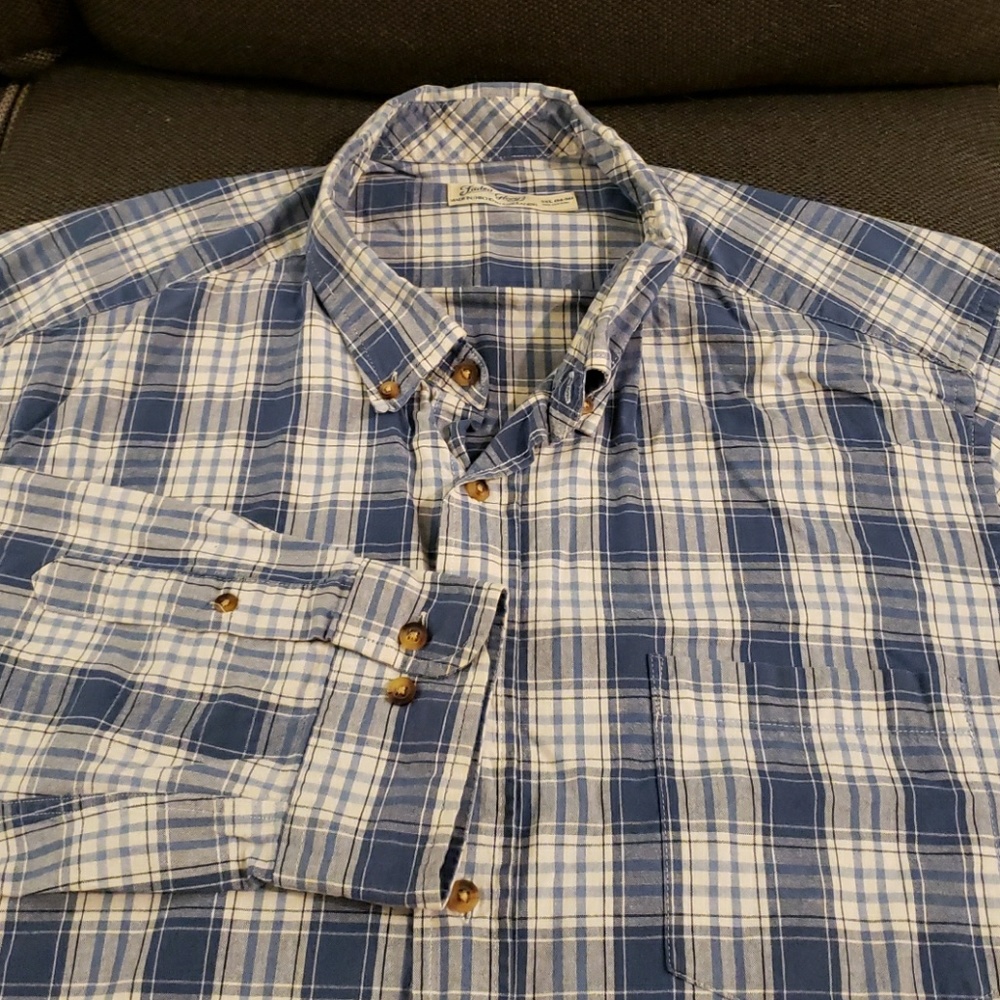 Long sleeve cotton button-down shirt